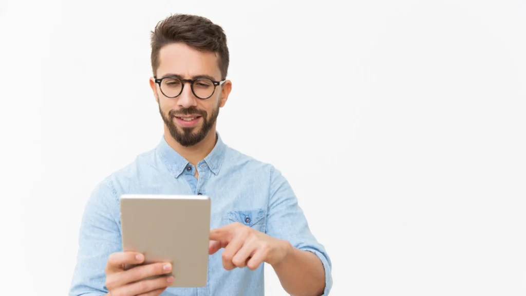 Monitorização em tempo real para otimizar a gestão de frotas e localização de veículos.